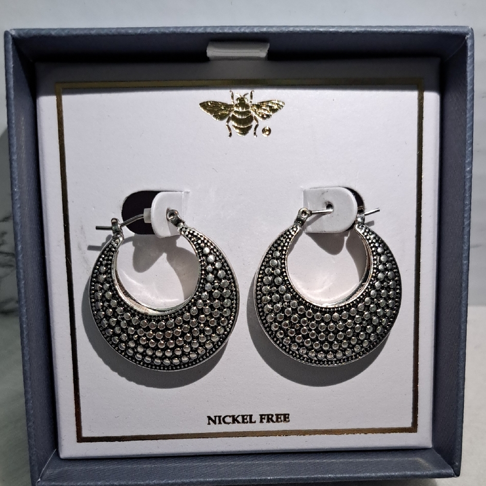 Silver Filigree Chunky Huggie Hoop Earrin Nwt
